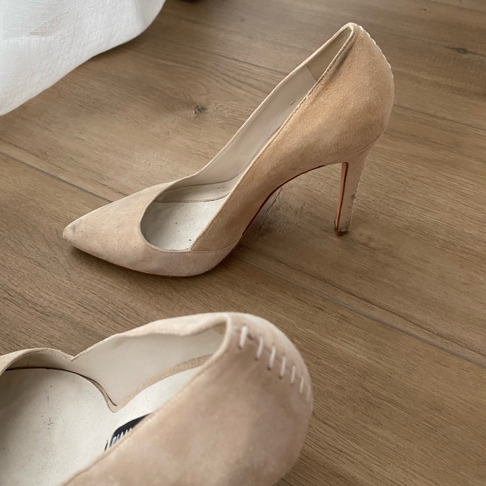 Alice + Olivia Light Pink Suede Pumps - Picture 8 of 10